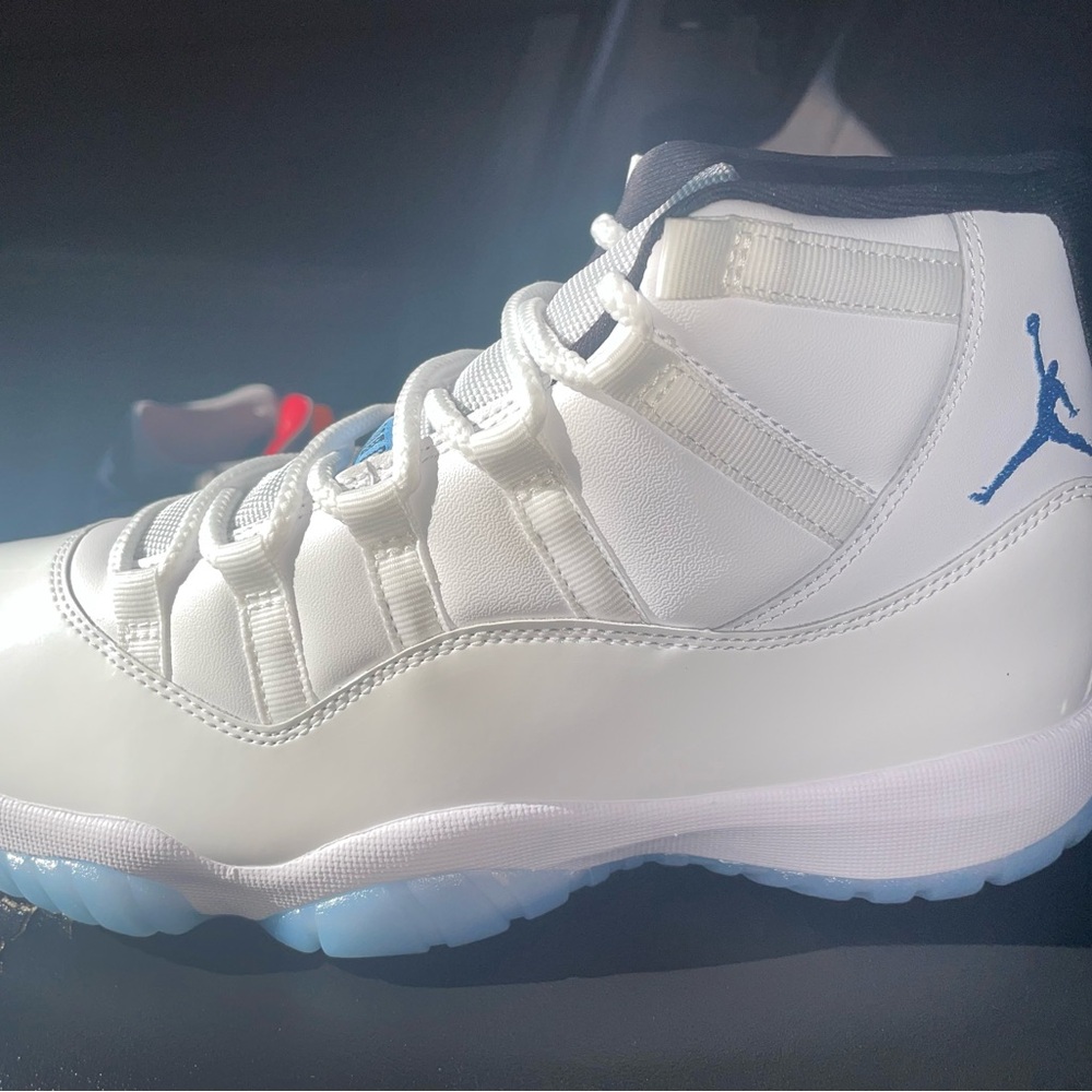 Jordan 11s white & babyblue - Picture 2 of 4